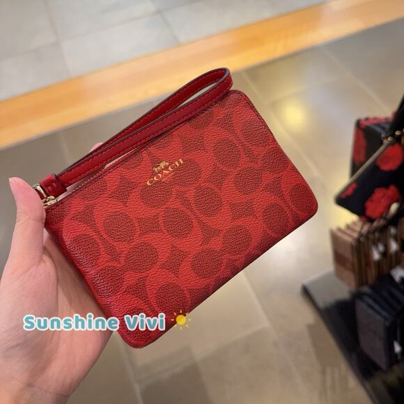 NWT Coach CAQ75 Corner Zip Wristlet In Signature Canvas In Gold/Bold Red - Picture 1 of 6